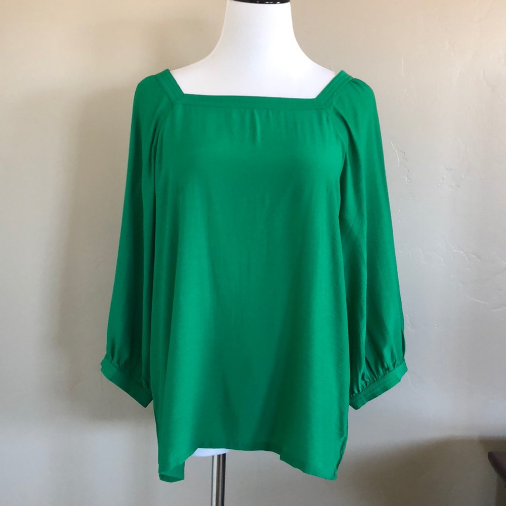 LOFT 🌿 Beautiful Emerald Green Loft Blouse